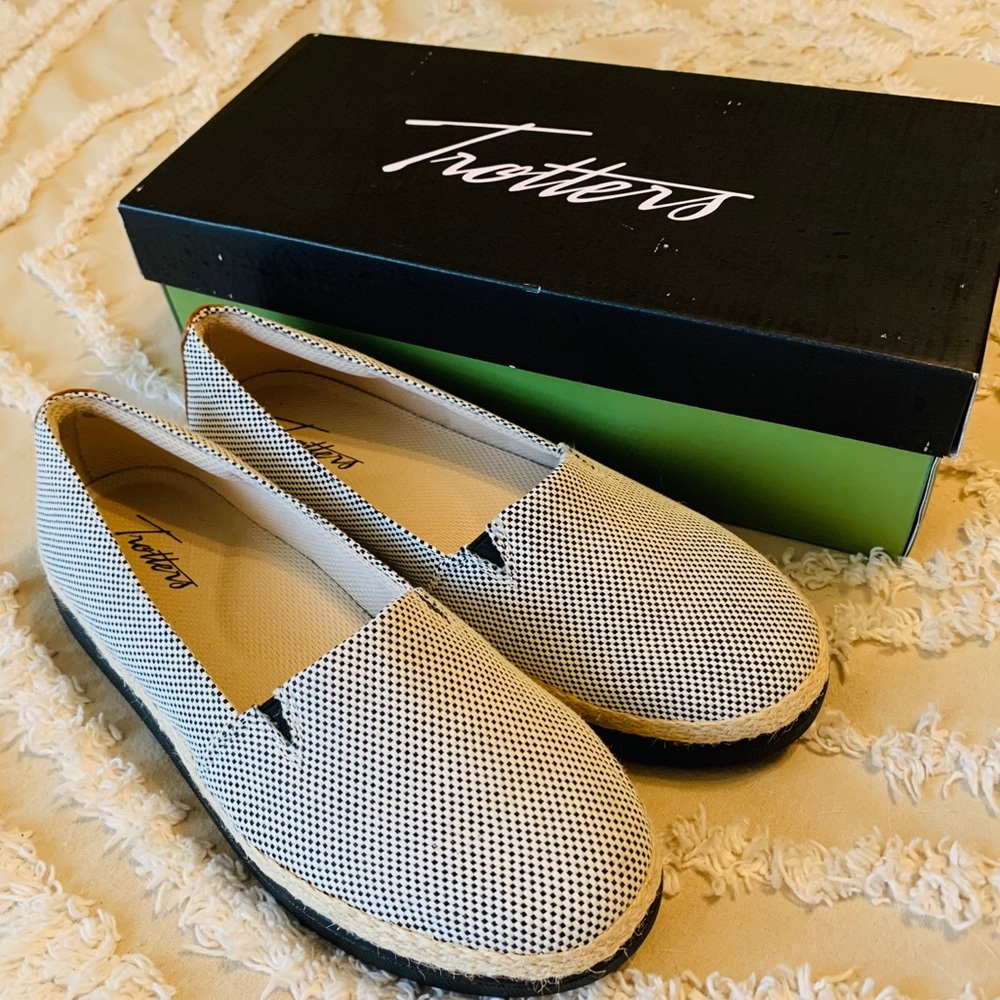 New In Box Trotters “Accent” Slip On Woven Flats / Loafers